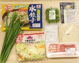 豚骨ラーメンで簡単☆〆まで美味しい餃子鍋作り方2写真