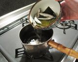麦茶で茹でる釜揚げうどん作り方3写真