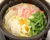 豚骨ラーメンで簡単☆〆まで美味しい餃子鍋作り方5写真
