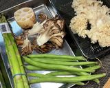 アスパラ＋ハナビラ＋舞茸（オリーブ油）作り方1写真