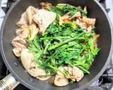 豚こま肉と春菊とトマトのピリカラ甘酢炒め作り方7写真