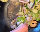 セロリとシーフードミックスの塩麹炒め作り方5写真