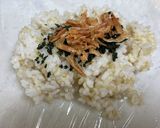 \簡単にCa補給/わかめ桜海老おにぎり作り方1写真