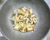 鶏もも肉とトマトの生姜煮をスープ仕立てで作り方3写真