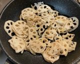 常備菜☆蓮根と豚バラ肉のきんぴら☆作り方3写真