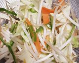 お昼は焼きそば♪モヤシ多めで！ソース味作り方1写真