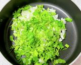 セロリスプラウトと玉ねぎのタイ風スープ作り方1写真