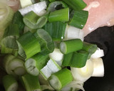 鶏肉とねぎを炒めて、おかかマヨソース作り方2写真