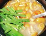 大きなナメコとニラの味噌汁★時短作り方3写真