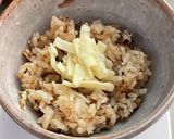 鯖味噌缶とチーズのおにぎり作り方2写真