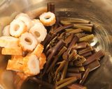 新潟産わらびと豚のピリ辛炒め作り方1写真
