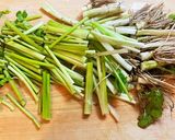 旬のセリとボイルイカでゴマ酢味噌和えを！作り方1写真