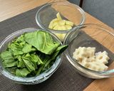 ほうれん草＋じゃが＋ちくわぶ＋油揚味噌汁作り方1写真