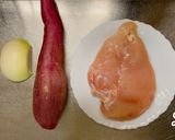 お弁当にも♪鶏胸肉と薩摩芋のソースがらめ作り方1写真