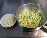 離乳食☆きゃべつと鶏ひき肉のとろとろ煮作り方1写真