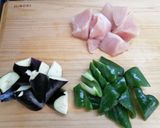 鶏もも肉と茄子の味噌炒め作り方1写真