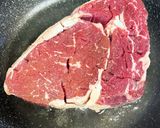 肉汁たっぷり!簡単牛リブロースステーキ作り方1写真