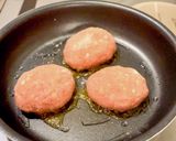 【楽めし】肉と玉ねぎを味わうハンバーグ作り方3写真