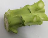 揉むだけ！ブロッコリーの芯の浅漬け作り方1写真