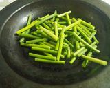 お箸が進む！にんにくの芽のオイスター炒め作り方1写真
