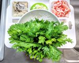 豚バラ肉と牡蠣と春菊と春雨の重ね煮作り方1写真