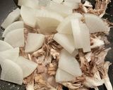 舞茸と豚バラ大根のガリバタ炒め作り方11写真