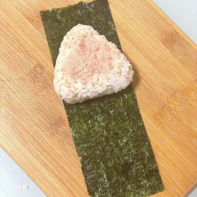 まさにコンビニの…ツナマヨおにぎり by キンプリ 【クックパッド