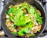 豚こま肉と蕪のオイスターソース炒め作り方4写真