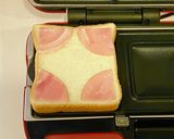 半熟卵とハムチーズの☆簡単ホットサンド作り方1写真