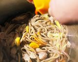 キノコと沢庵の肉蕎麦、ラー油仕立て作り方3写真