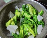 ヨウサマの減塩新玉と菜の花の梅昆布和え作り方2写真