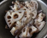 ヨウサマの減塩レンコンの白味噌炒め作り方1写真