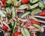簡単！美味♪ウインナーきゅうりしめじ炒め作り方3写真