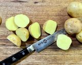 新じゃがとにんにくのはちみつ味噌炒め作り方1写真