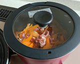 人参と豚肉のレーズン醤油炒め作り方2写真