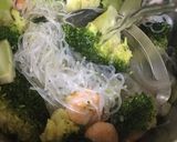 えびとブロッコリーと春雨のスープ作り方3写真