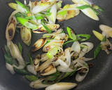 副菜☆カリカリ油揚げと焦がしネギの炒め物作り方2写真