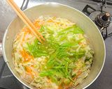 さやえんどうとセロリの野菜スープ作り方3写真