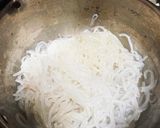 糸こんにゃくとしめじと豚肉の甘辛煮作り方1写真