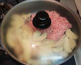 冷凍ポテトとゴロっと挽肉の焼肉のたれ炒め作り方2写真