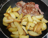 冷凍ポテトとゴロっと挽肉の焼肉のたれ炒め作り方3写真