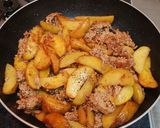 冷凍ポテトとゴロっと挽肉の焼肉のたれ炒め作り方5写真