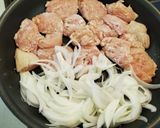 むね肉と新玉ねぎのバターじょうゆ炒め作り方3写真