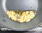 豚ひき肉とニラとトロロのピリ辛焼きうどん作り方2写真
