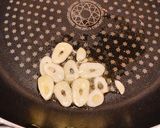 油菜心と豚のオイスターソースにんにく添え作り方1写真