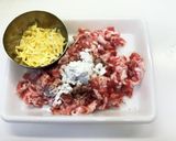 包丁いらず！豚コマ肉のチーズボール作り方1写真