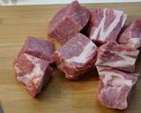 ポークビンダルー　S＆B赤缶を使った作り方1写真