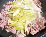 セロリ＆ネギ＆豚肉で　カレー風味炒め作り方7写真