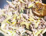 セロリ＆ネギ＆豚肉で　カレー風味炒め作り方9写真