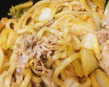 鍋の素活用●豚玉キムチの焼きうどん作り方3写真